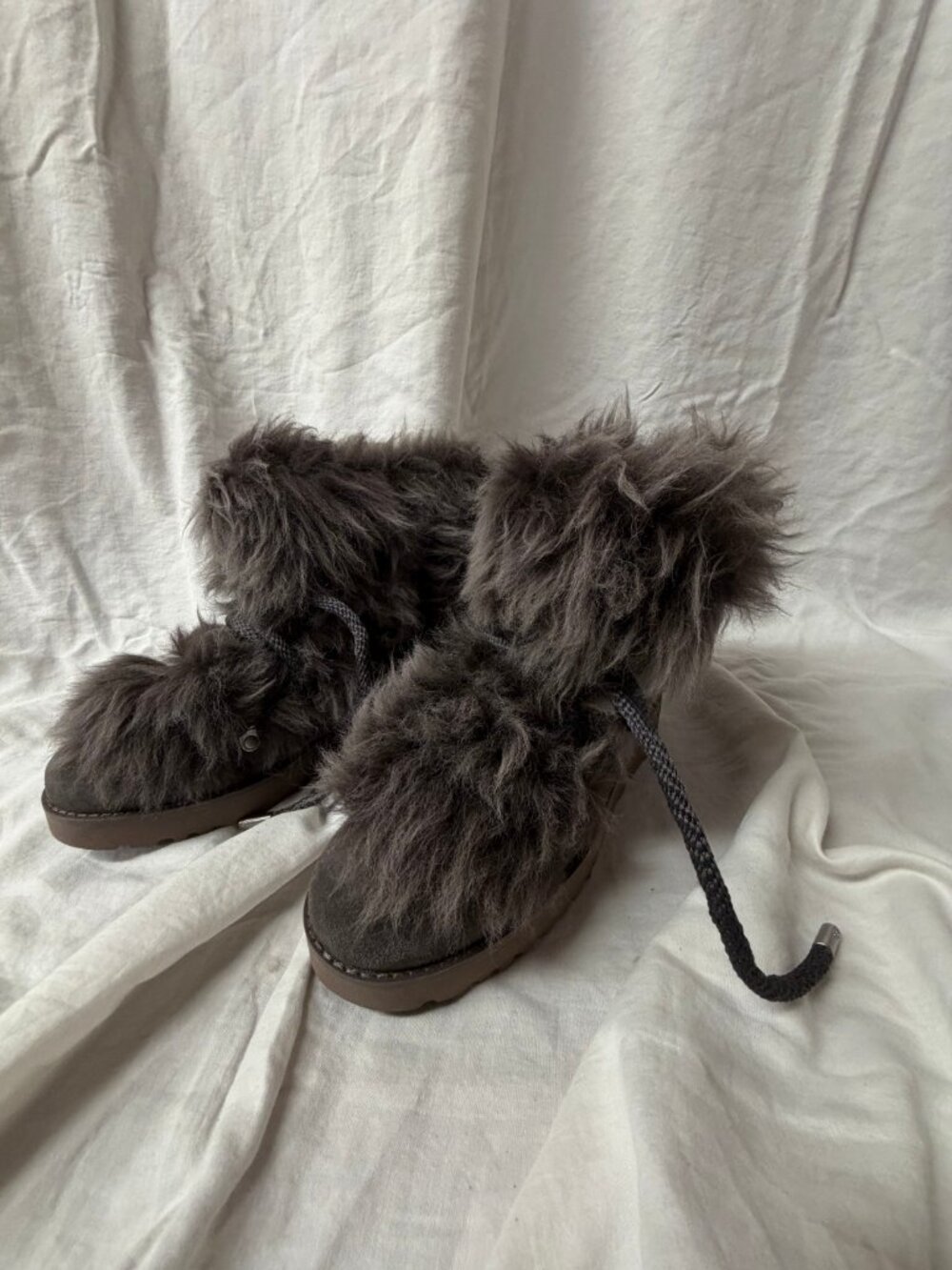 UGG Classic Posh Mini boots in Thunder Cloud (NWOT) 9 - Picture 2 of 8